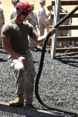 2/4 and 2/7 conduct fast-rope training