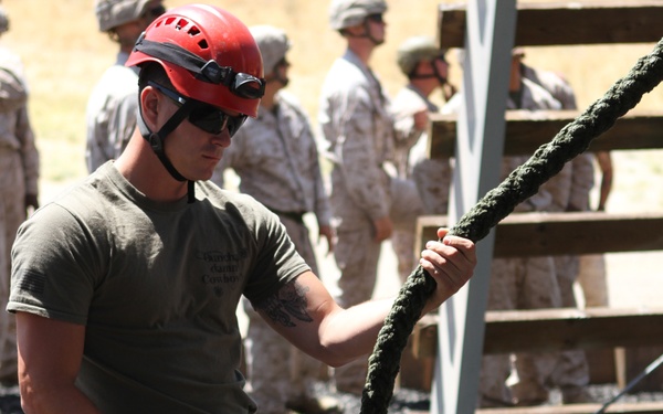 2/4 and 2/7 conduct fast-rope training