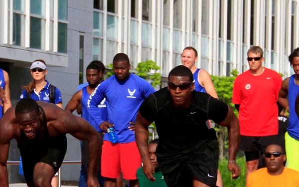 Men's open 100 meter race at the 2014 Warrior Trials