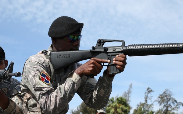 4th Law Enforcement Battalion, Canadian Army kick down barriers, strengthen relationships during Exercise Tradewinds 2014