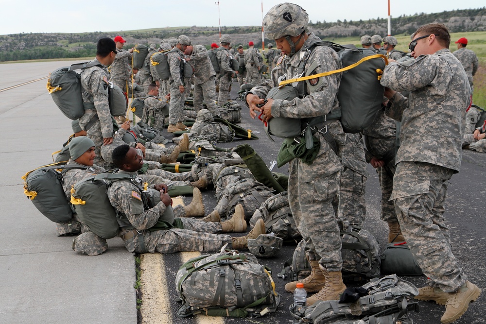 Army, Air National Guard conduct joint combat airdrop
