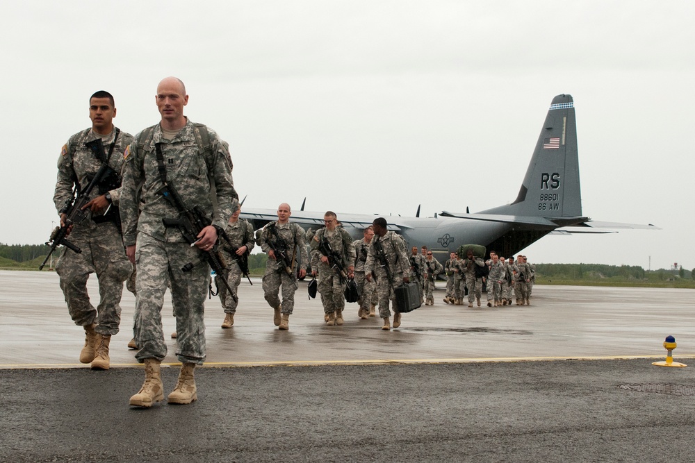 US paratroopers arrive in Estonia for NATO training