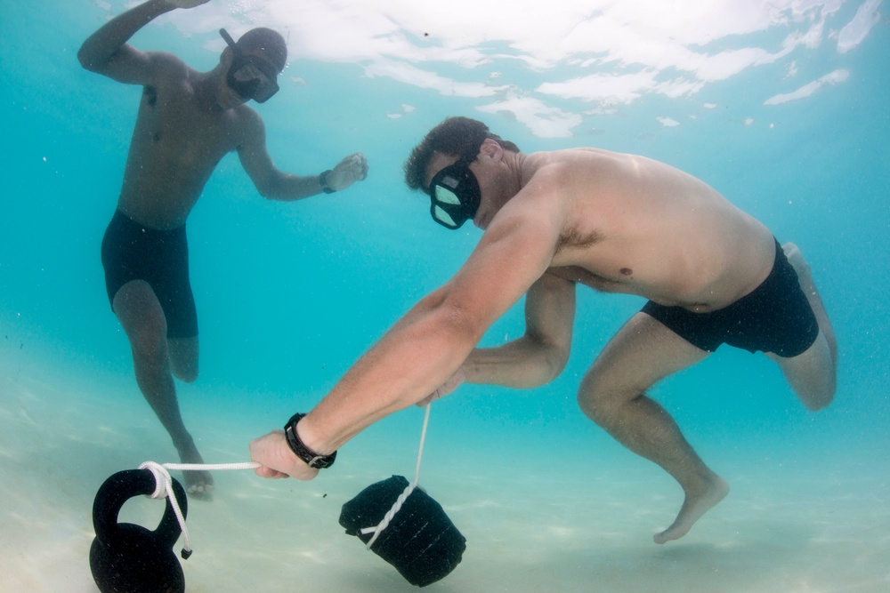 US Navy EOD works with Belizean SEALs as part of Southern Partnership Station