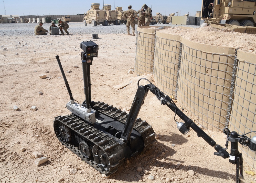 787th EOD Company trains Louisiana combat engineers on robot systems