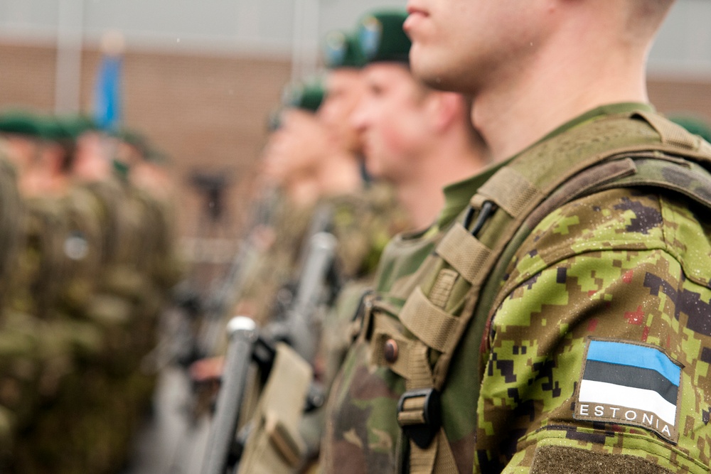 Paratroopers welcomed to Estonia for NATO training