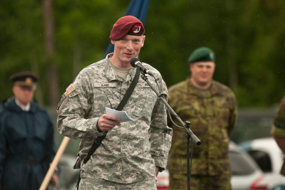 Paratroopers welcomed to Estonia for NATO training