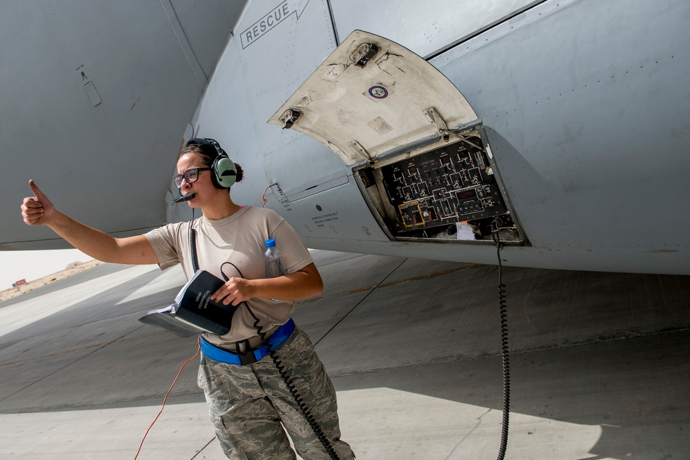 5th EAMS maintainers ensure mission completion on the C-17