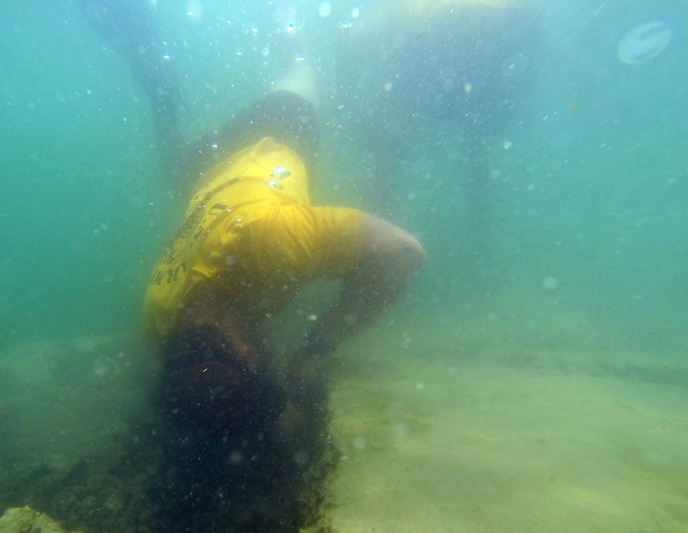Army divers inspect Kuwait Coast Guard harbor