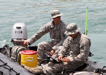 Army divers survey Kuwait Coast Guard base