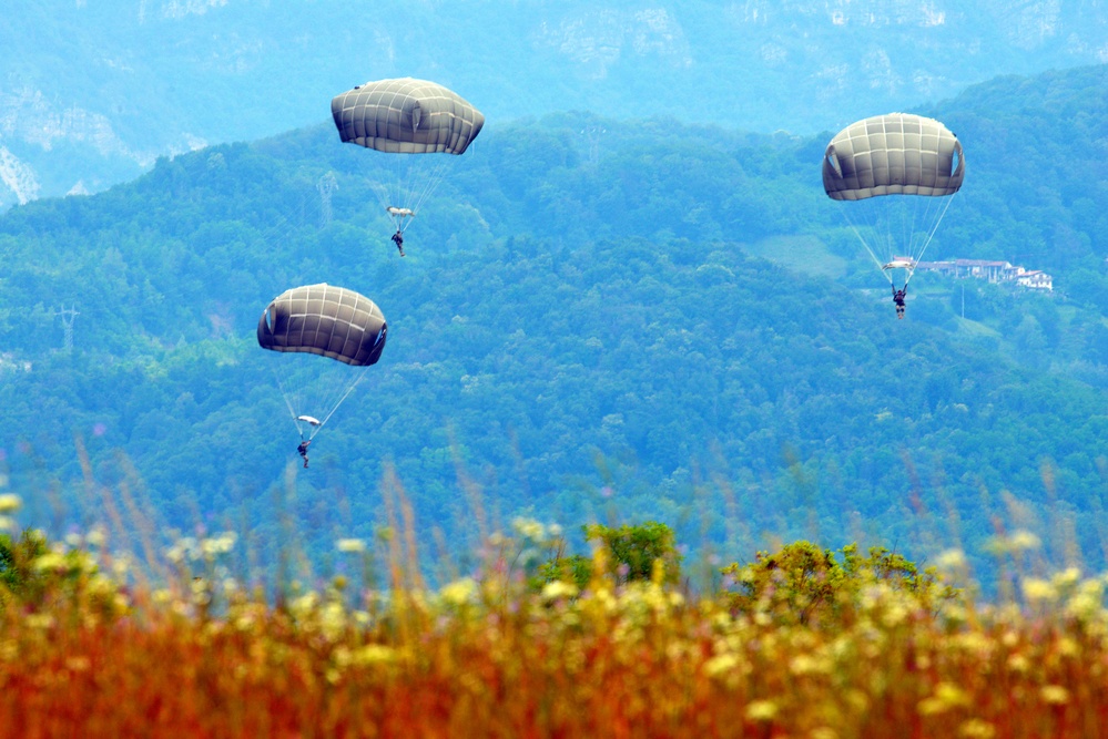 173rd Airborne Brigade jump training on Juliet Drop Zone, Pordenone, Italy