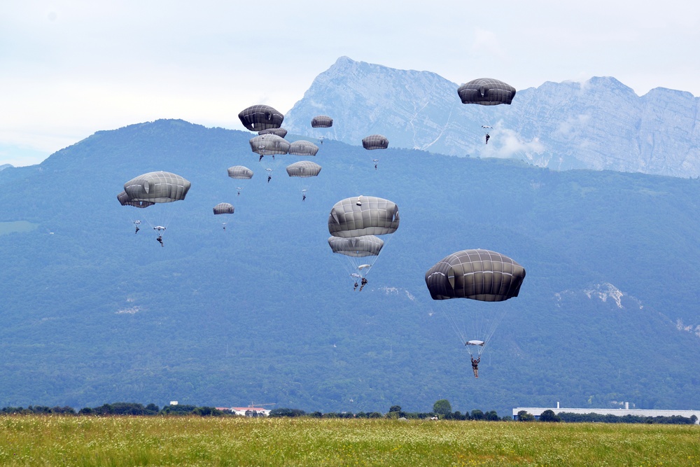 173rd Airborne Brigade jump training on Juliet Drop Zone, Pordenone, Italy