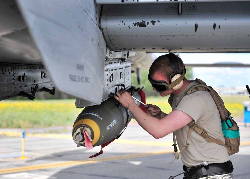 Osan maintainers keep A-10s flying high