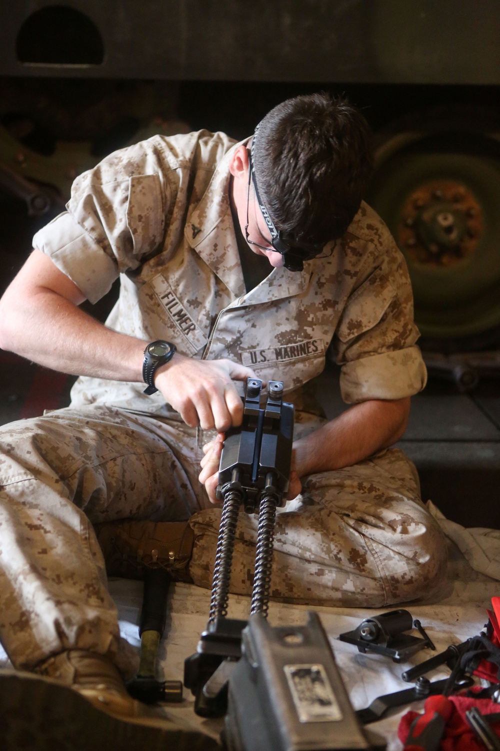 11th MEU Marines maintain weapons aboard USS Comstock