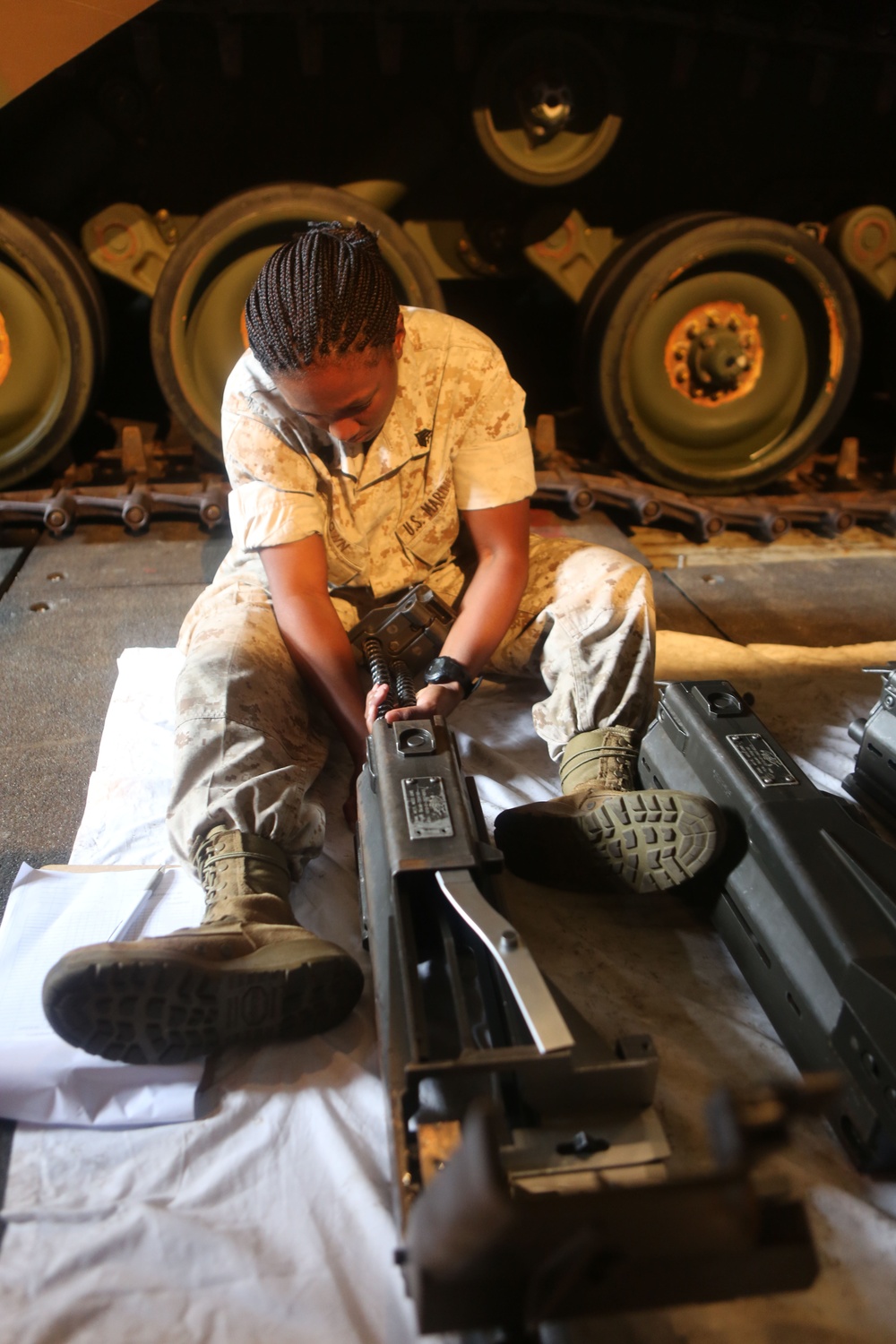 11th MEU Marines maintain weapons aboard USS Comstock