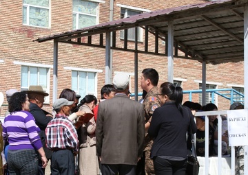 Cooperative Health Engagement opens to community during Khaan Quest 2014