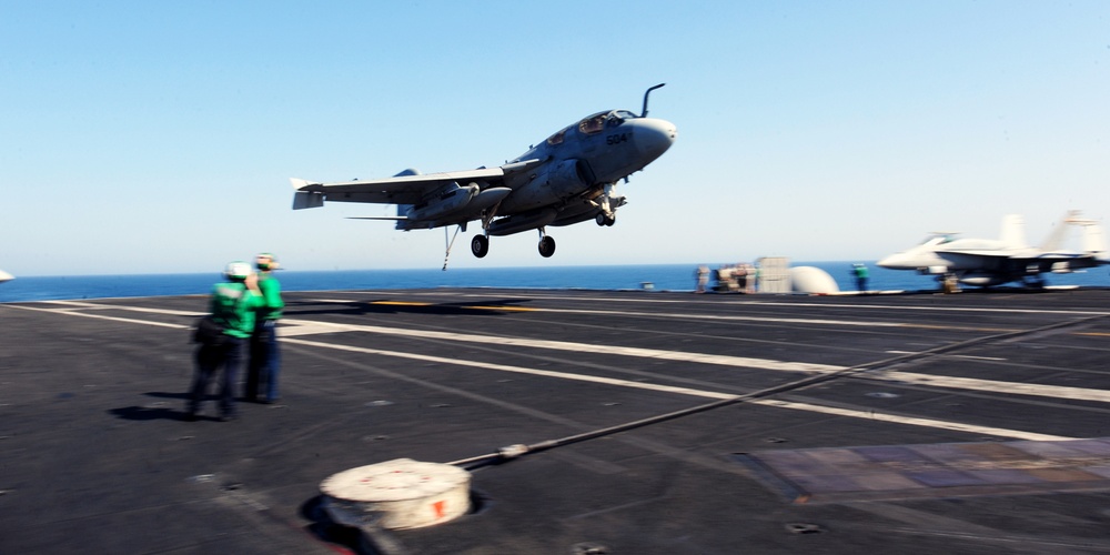 USS George H.W. Bush flight deck