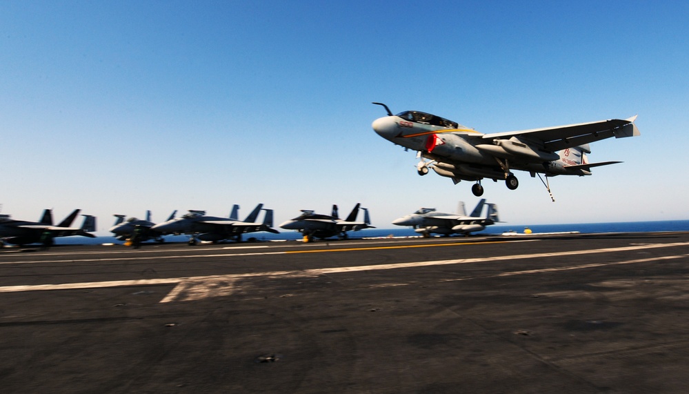 USS George H.W. Bush flight deck