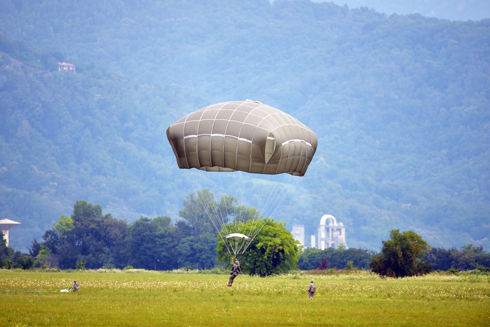 173rd Airborne Brigade jump training on Juliet Drop Zone, Pordenone, Italy