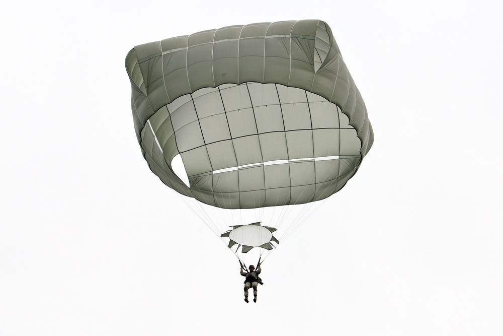 173rd Airborne Brigade jump training on Juliet Drop Zone, Pordenone, Italy