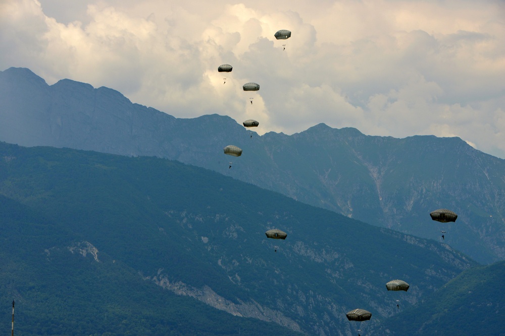 173rd Airborne Brigade lands after a jump June 19, 2014 from a 12th Combat Aviation Brigade CH-47 Chinook helicopter at Juliet Drop Zone in Pordenone, Italy