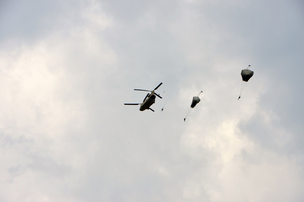 173rd Airborne Brigade lands after a jump June 19, 2014 from a 12th Combat Aviation Brigade CH-47 Chinook helicopter at Juliet Drop Zone in Pordenone, Italy