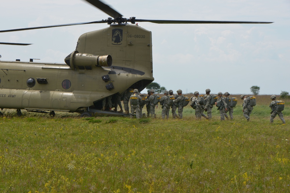 173rd Airborne Brigade lands after a jump June 19, 2014 from a 12th Combat Aviation Brigade CH-47 Chinook helicopter at Juliet Drop Zone in Pordenone, Italy