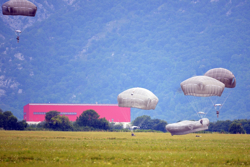 173rd Airborne Brigade Jump training on Juliet Drop Zone, Pordenone, Italy