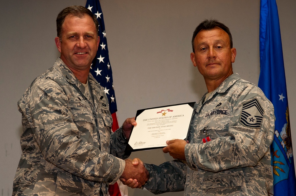 Two 4 FW Airmen receive Bronze Stars