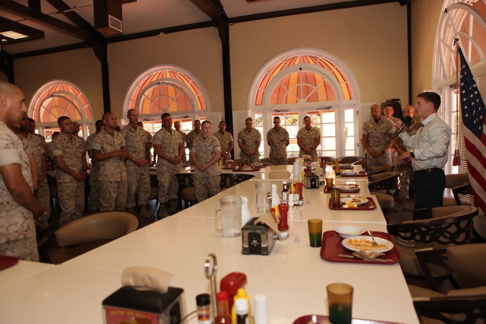 Cpl. Kyle Carpenter spends his lunch with Marines