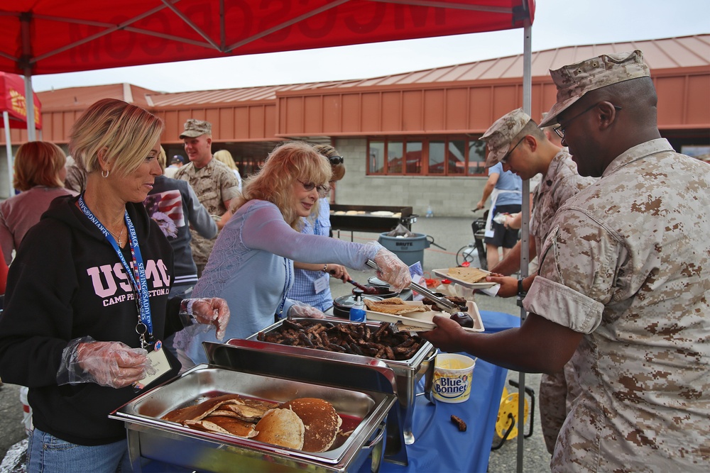 Act of Appreciation: CLB-1 Marines enjoy breakfast prepared by church volunteers