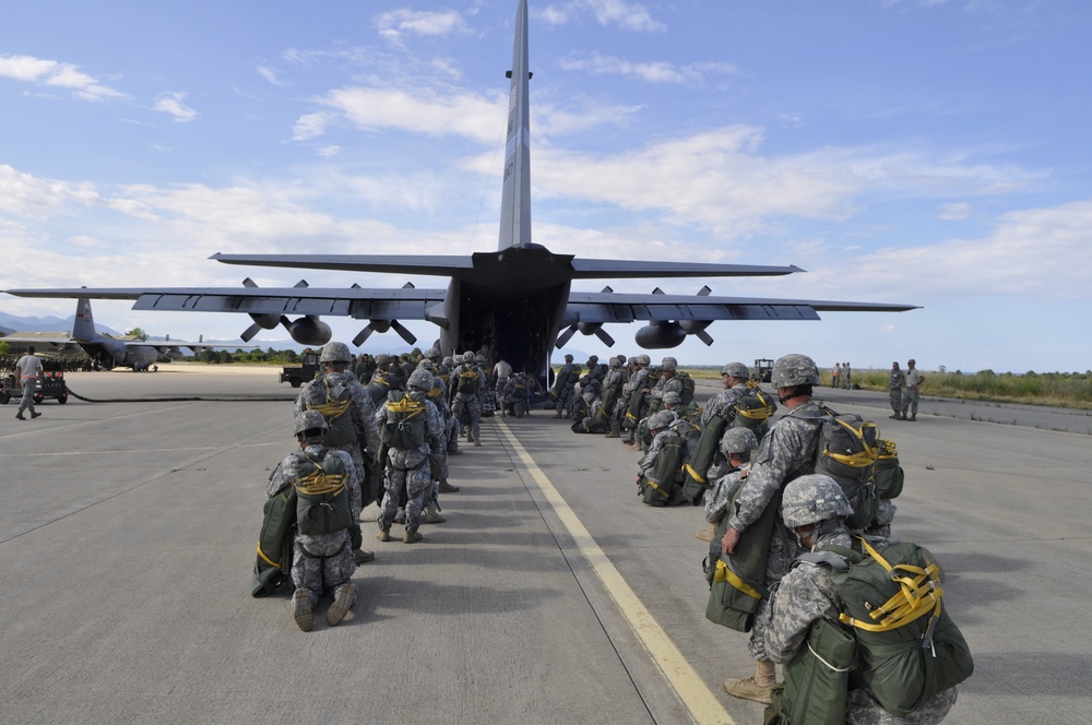 82nd Airborne paratroopers prepare to load on Nevada ANG C-130