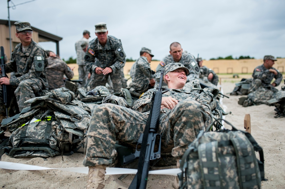 Soldiers tackle warrior tasks during 2014 Army Reserve Best Warrior Competition