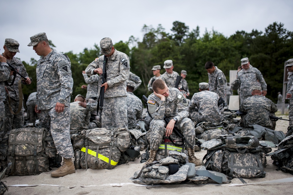 Soldiers tackle warrior tasks during 2014 Army Reserve Best Warrior Competition