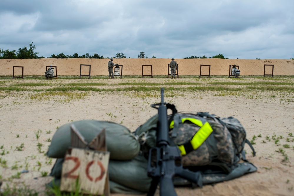 Soldiers tackle warrior tasks during 2014 Army Reserve Best Warrior Competition