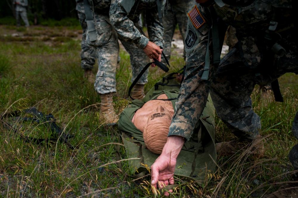 Soldiers tackle warrior tasks during 2014 Army Reserve Best Warrior Competition