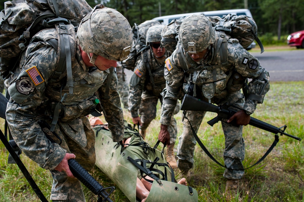 Soldiers tackle warrior tasks during 2014 Army Reserve Best Warrior Competition
