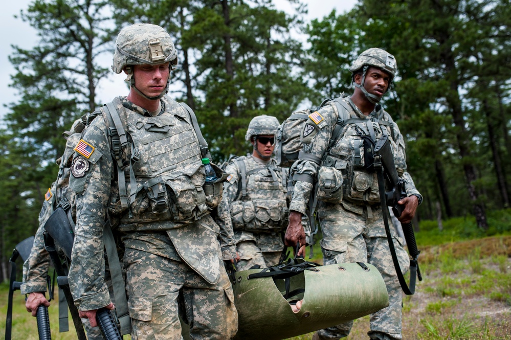 Soldiers tackle warrior tasks during 2014 Army Reserve Best Warrior Competition