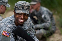 Soldiers tackle warrior tasks during 2014 Army Reserve Best Warrior Competition