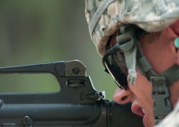 2014 US Army Reserve Best Warrior Competition: M4 qualification