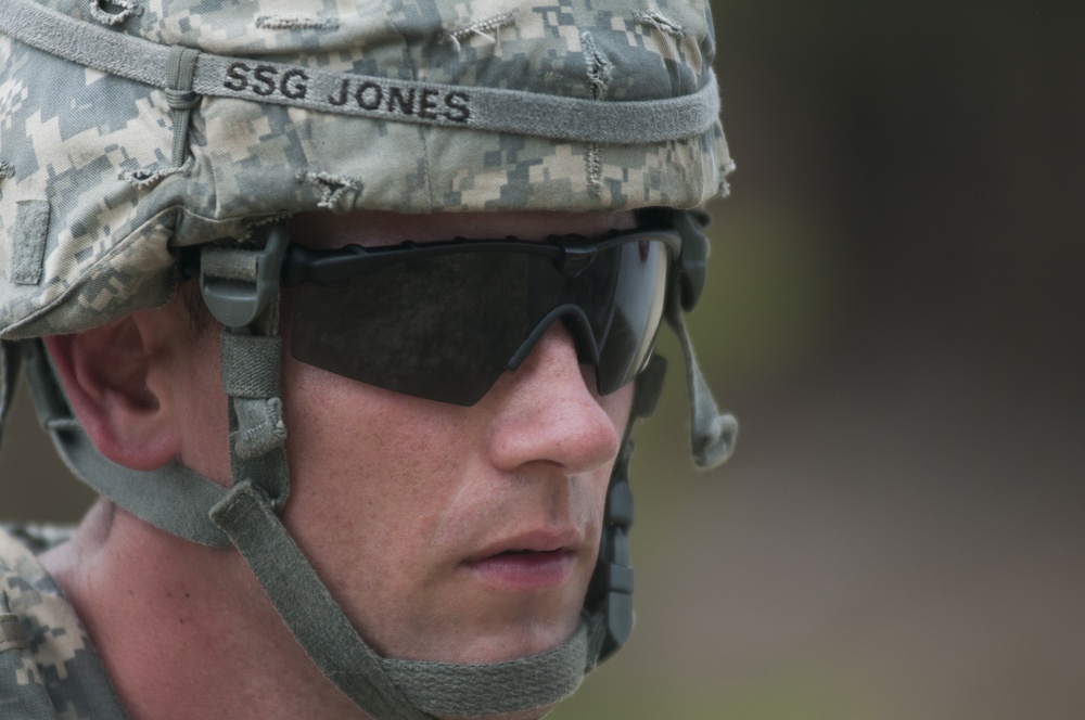 2014 US Army Reserve Best Warrior Competition: M4 qualification