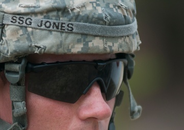 2014 US Army Reserve Best Warrior Competition: M4 qualification