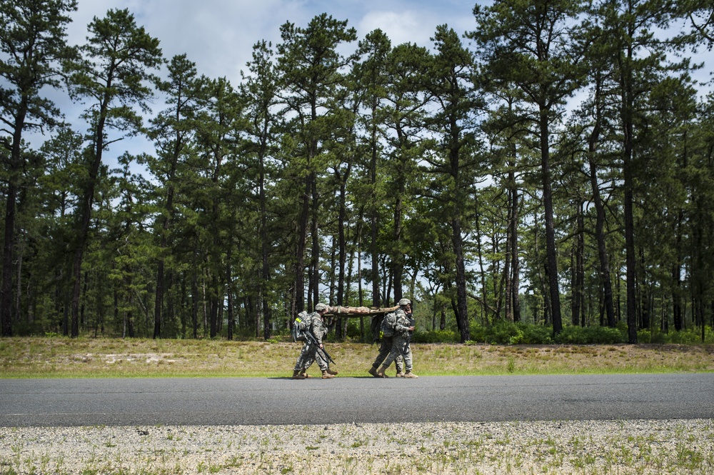 Soldiers tackle warrior tasks during 2014 Army Reserve Best Warrior Competition