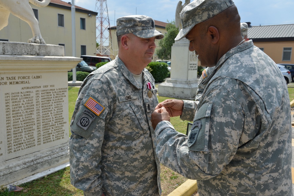 Award ceremony for Sgt. Maj. Wesely C. Long