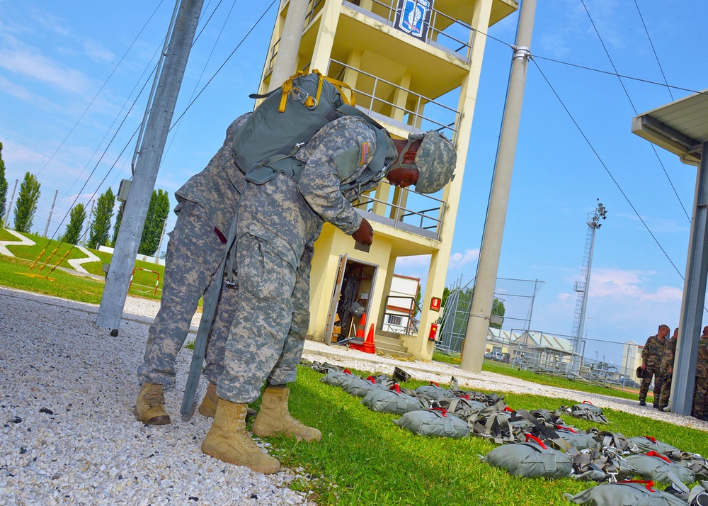 Basic airborne refresh training with 173rd Airborne Brigade and 35th Regiment Parachute Artillery