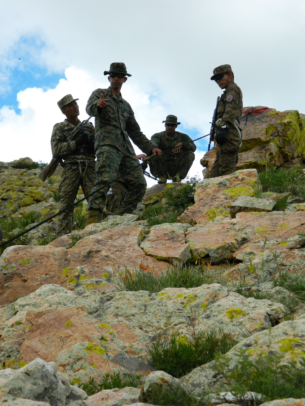 Mongolian Armed Forces members learn hasty rappelling techniques from US Marine instructors
