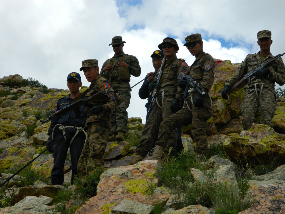 Mongolian Armed Forces members learn hasty rappelling techniques from US Marine instructors