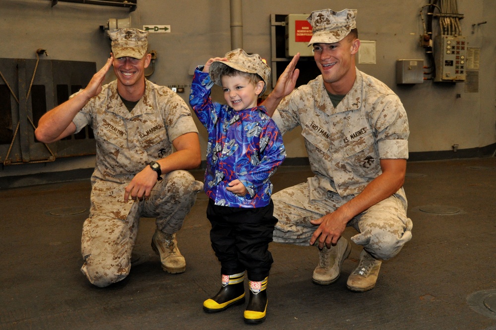 Quebec welcomes Marines with USS Oak Hill