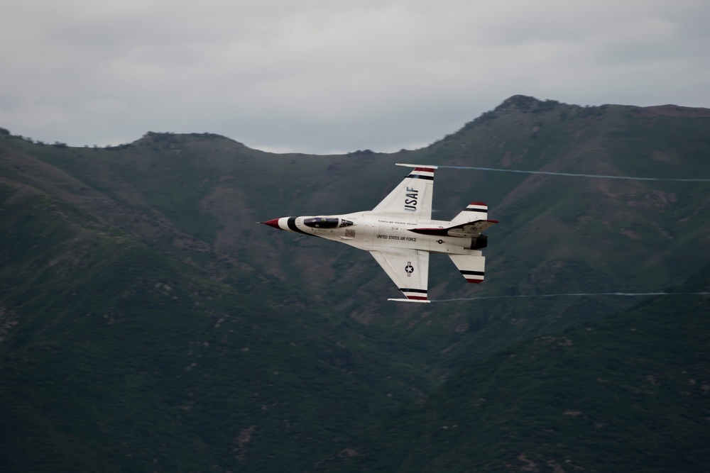 US Air Force Thunderbirds' arrival at Hill AFB