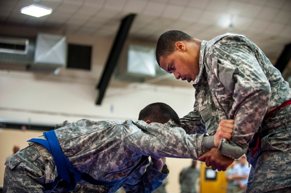 Army Reserve warriors go head-to-head in Modern Army Combatives tournament