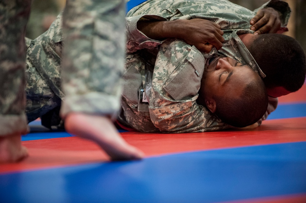 Army Reserve warriors go head-to-head in Modern Army Combatives tournament